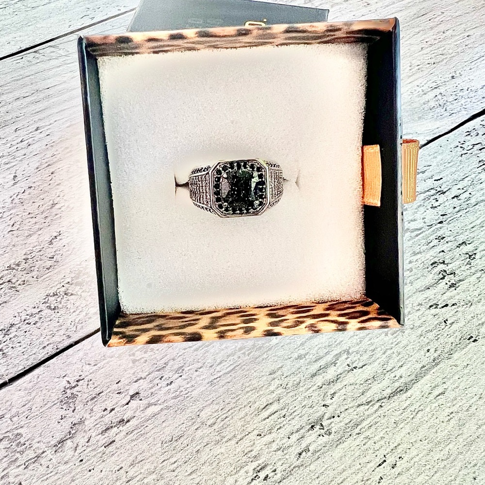 Sparkling Silver Women's Ring with Black Stone